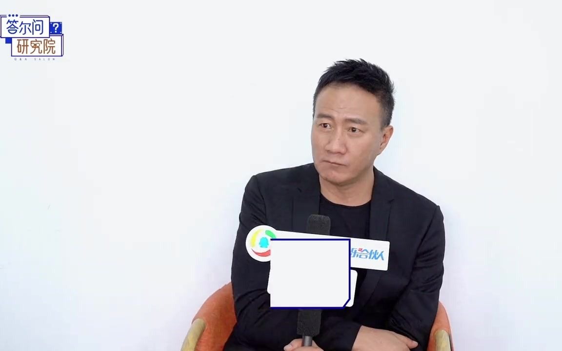 戏里父慈子孝被张若昀追着打，戏外胡军却曝张若昀是真把他当爸真怕他