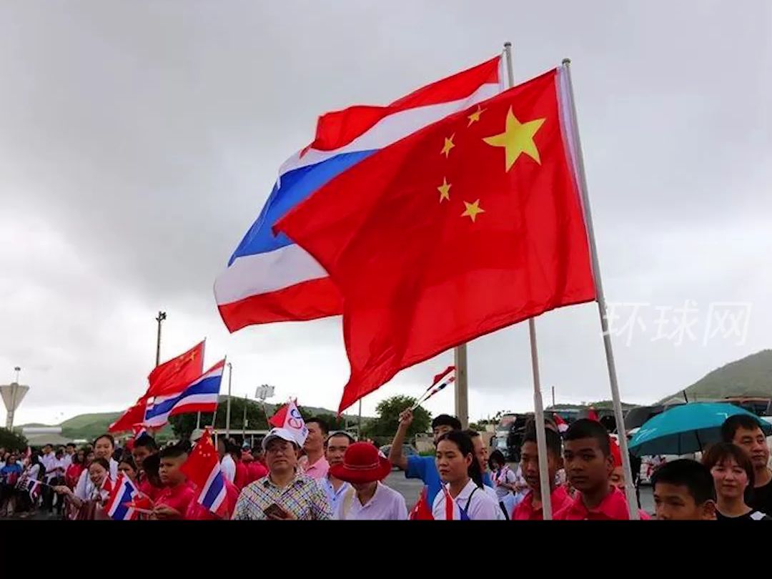 中国与泰国签署互免签证协定