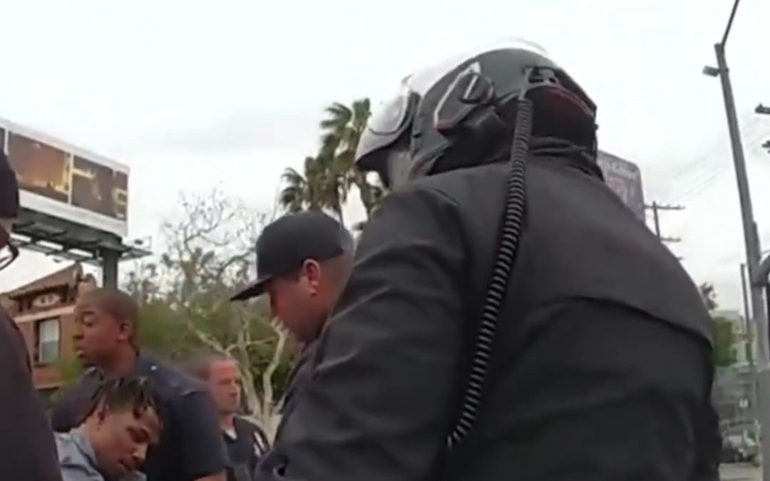 美国人权组织“黑人的命也是命”创始人堂弟遭警察电击后身亡