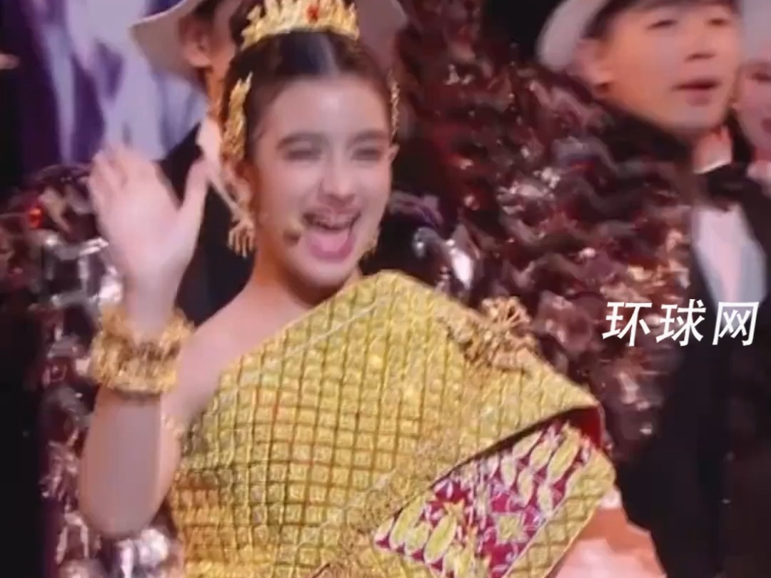 柬埔寨公主诺罗敦珍娜演唱歌曲《一起说hi》，中文发音标准又好听，真是甜到心坎里了