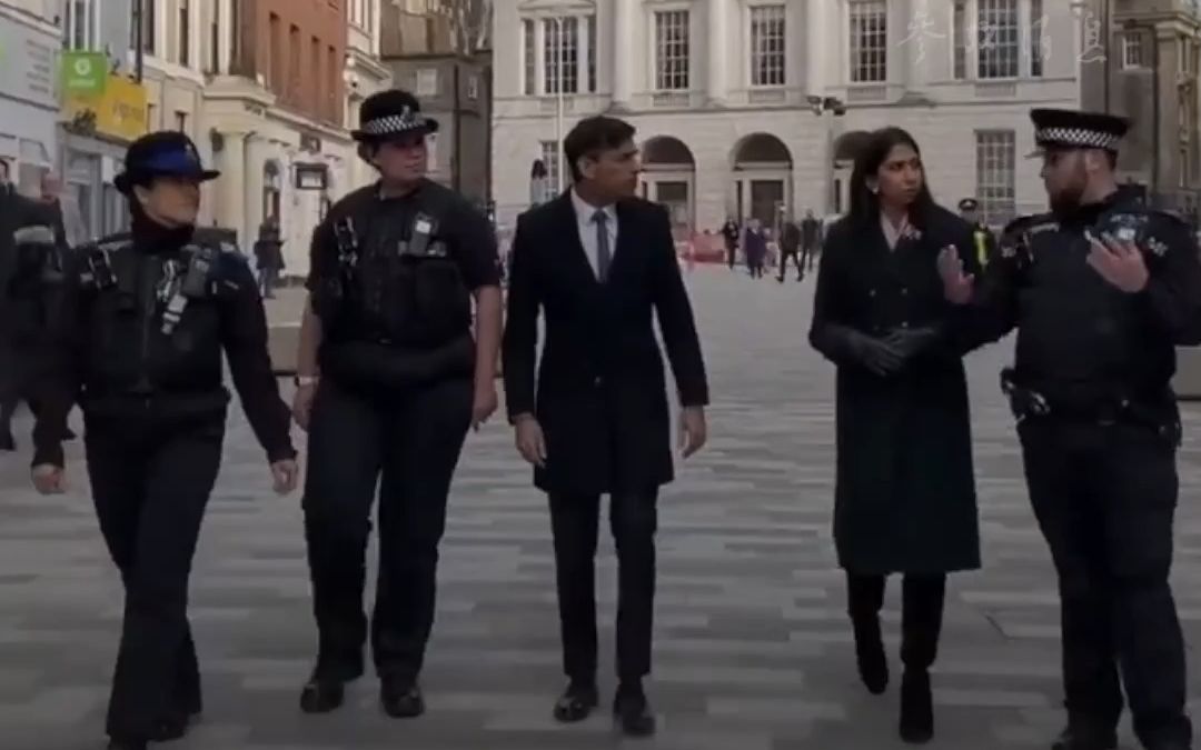 英首相街头散步 遭民众喊话：滚开 我们不欢迎你