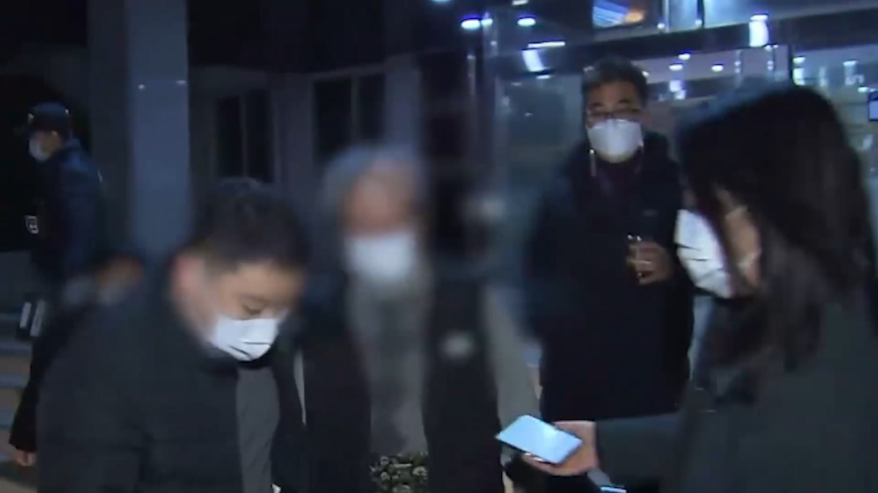 素媛案罪犯家中遭陌生男子拿钝器袭击 头部受伤贴创可贴