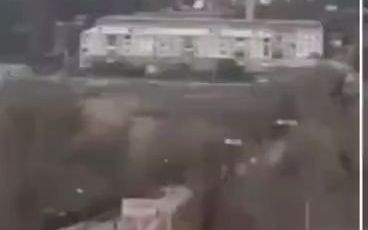 俄军武装直升机 盘旋基辅机场上空
