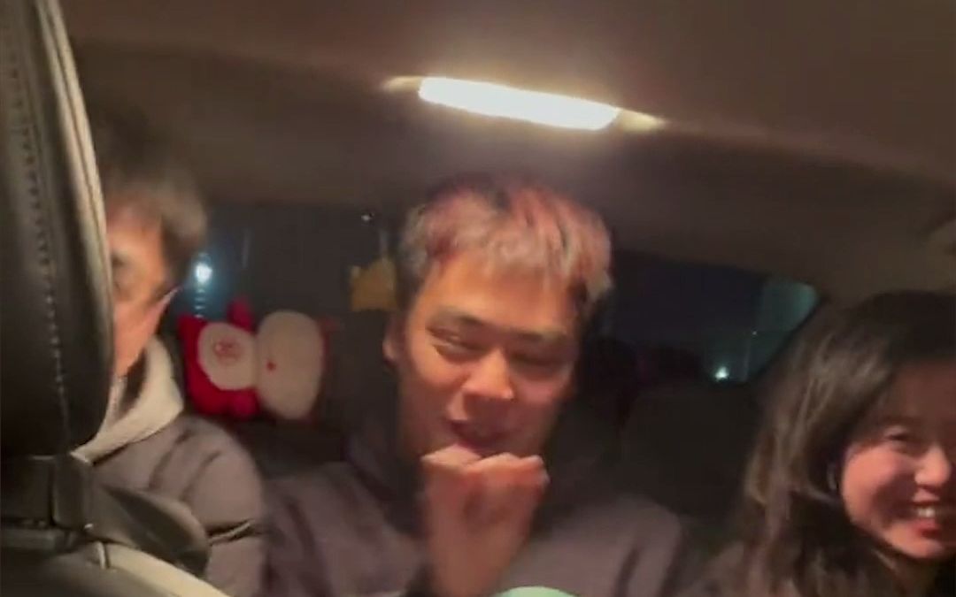 男友下车忘关蓝牙 不料被车载音响出卖 播放美女bgm 女友气笑了
