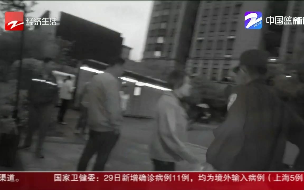 高空抛下扫把和电风扇 男子被采取强制措施