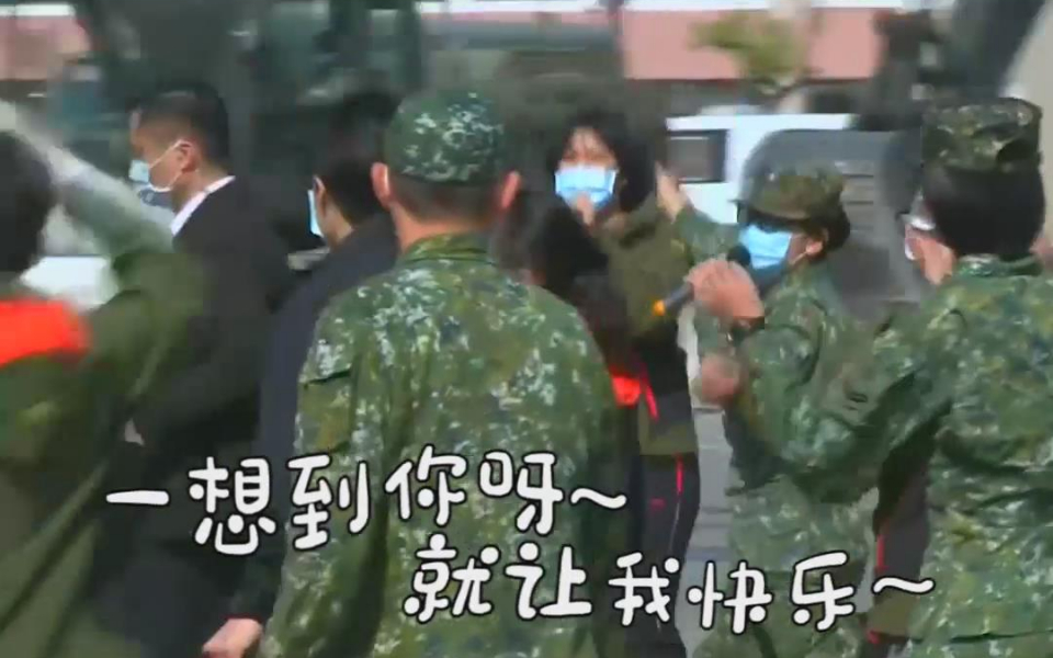 畸形马屁文化！军人尊严荡然无存