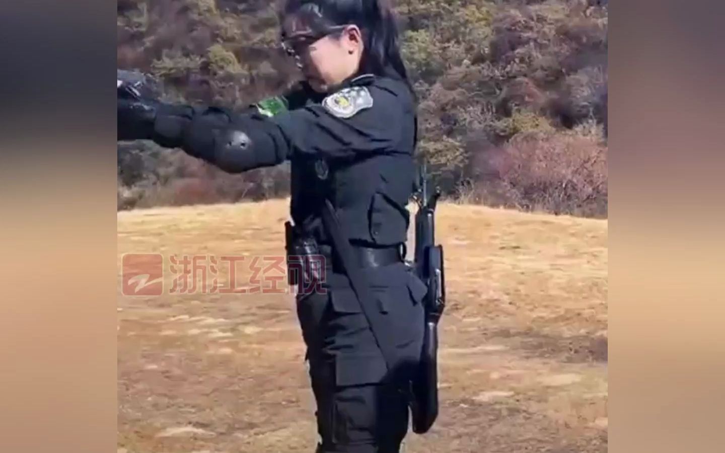 又美又飒！女特警实弹训练太硬核
