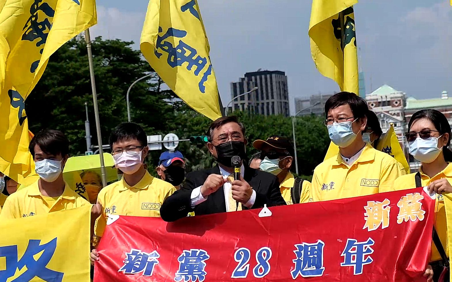 为两岸和平统一做先锋，新党28周年党庆上街怒喊“下架民进党”