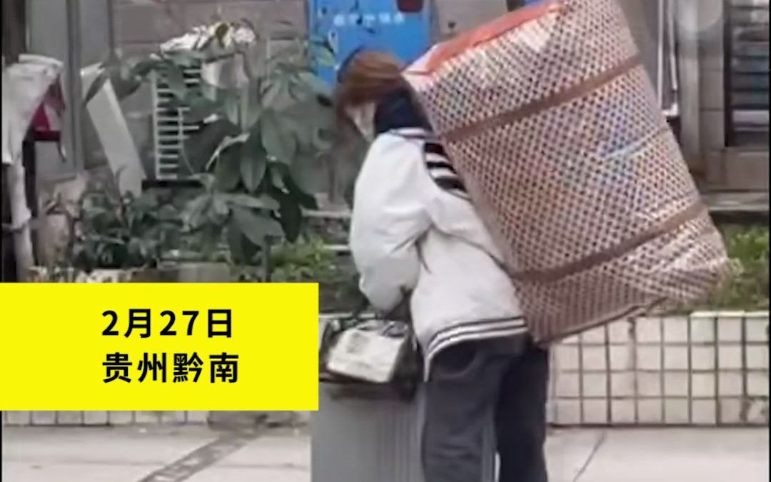 女孩返校扛行李上4楼 全程踉踉跄跄逗乐网友：快给她发个男友