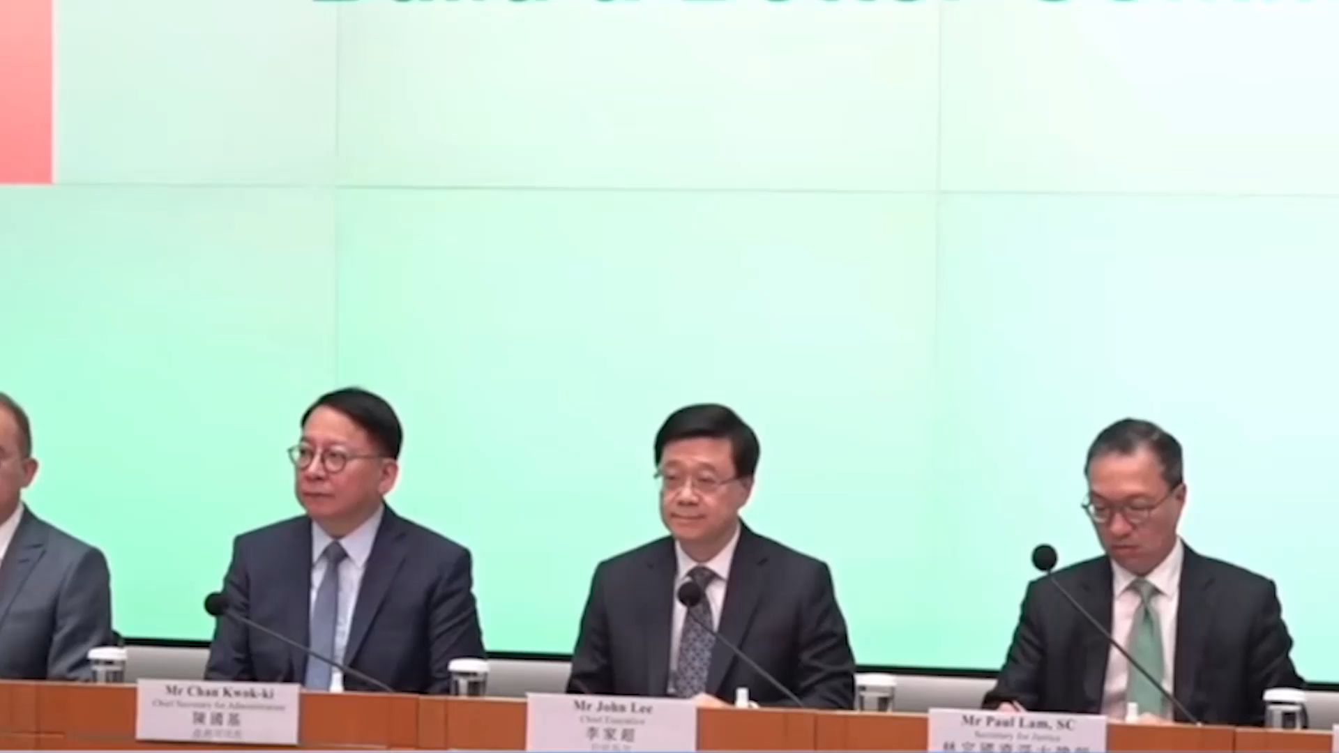 李家超：香港区议会将引入资格审查制度