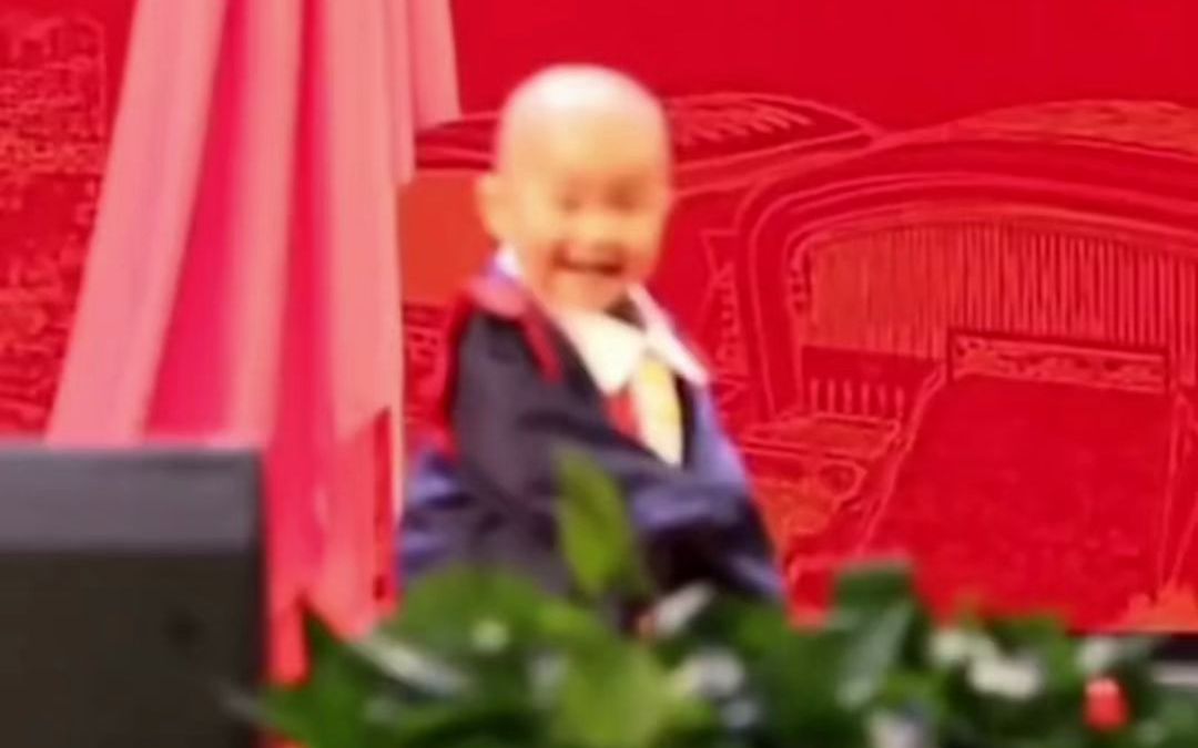 女博士带宝宝参加学位授予仪式 ，网友，真正的“博士后”