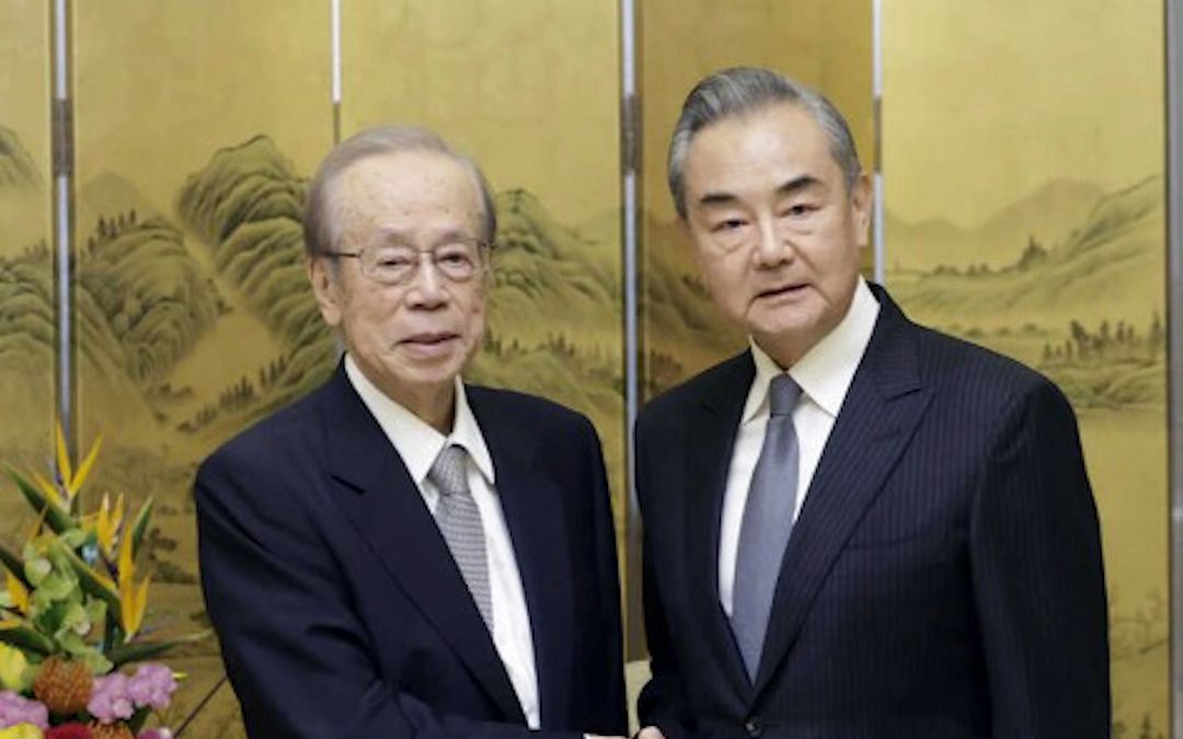 中日和平友好条约生效45周年纪念日，王毅会见福田康夫率领的日本友好人士访华团