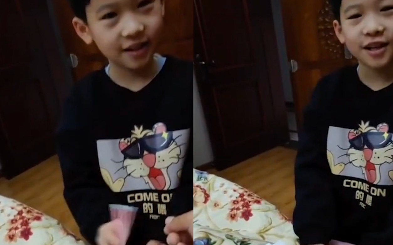 小孙子说“吉祥话”拜年讨压岁钱：祝爷爷早生贵子，四海为家