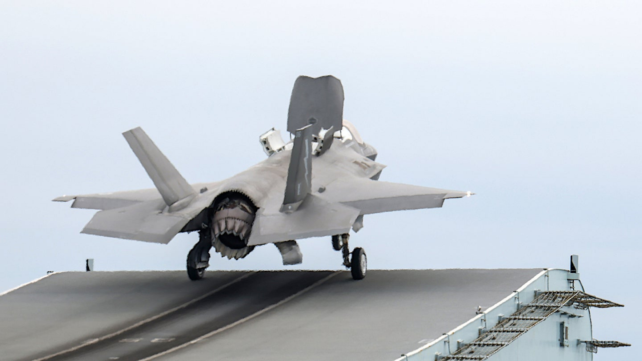 坠毁的英军F-35已被捞起 泄露坠机视频的人已被逮捕