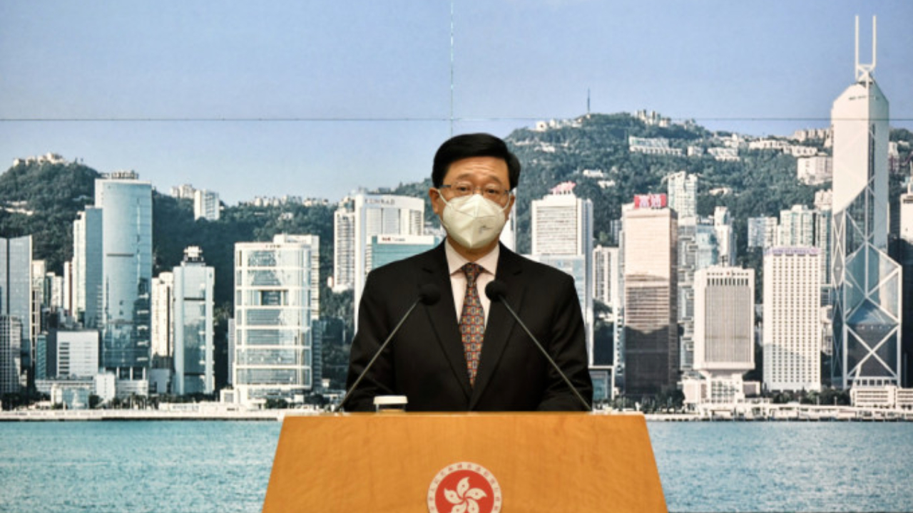 乌将港台列为"国家"还秀黑暴旗帜，李家超:将循外交途径处理