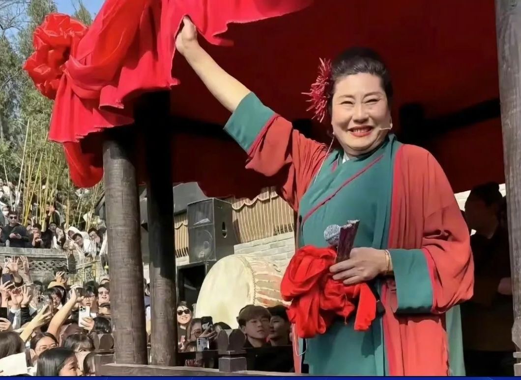 河南开封“王婆”扮演者谈走红：面对流量保持平常心，多听年轻人心声