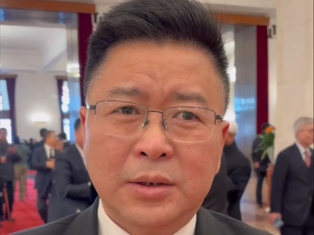 冯春林委员：建议返聘65岁以下退休教师 建议招聘顶岗教师