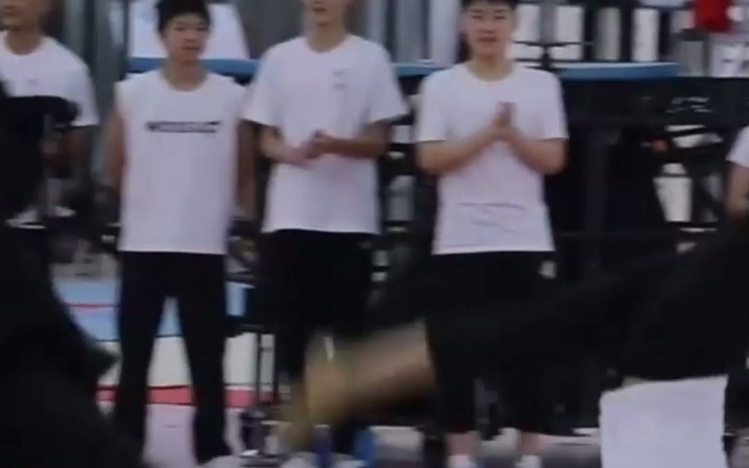 台湾阿嘉的1001夜：在黄河边，认识了一名刻苦勤奋的杂技女孩
