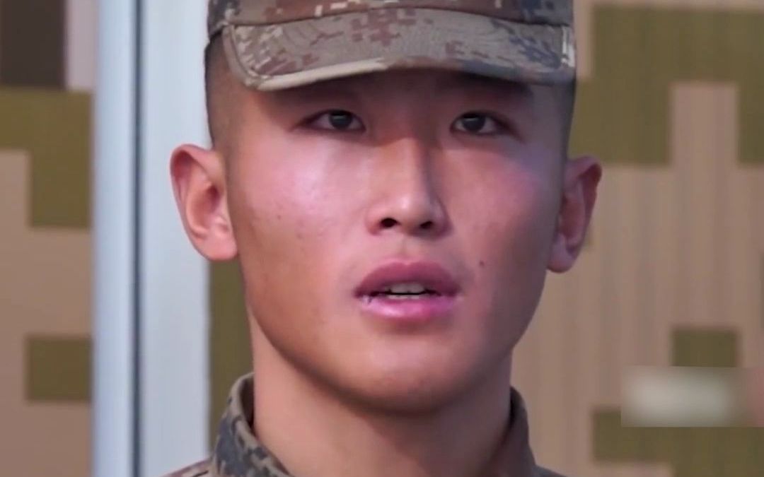 接过班长手中的接力棒！肖思远班战士缅怀肖思远班长。致敬烈士！