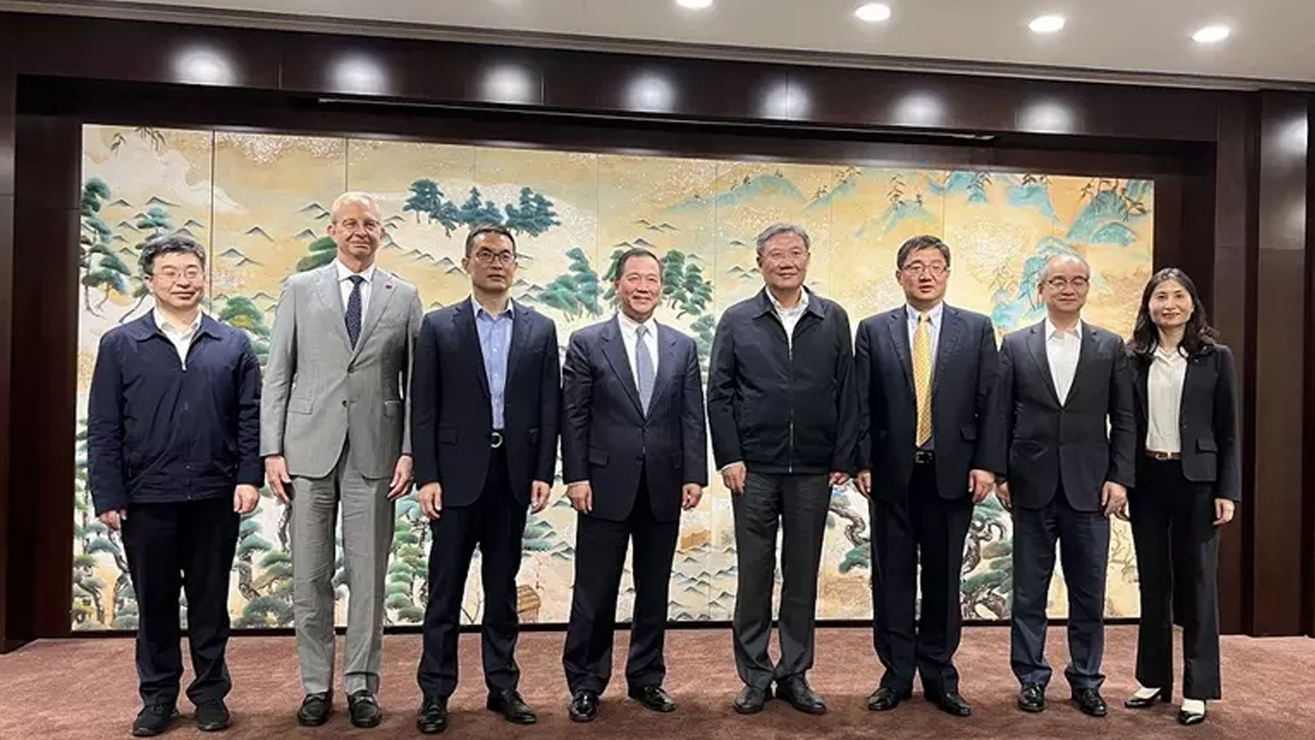 中国政府对外开放、合作共赢政策，带给世界怎样的正向启示?