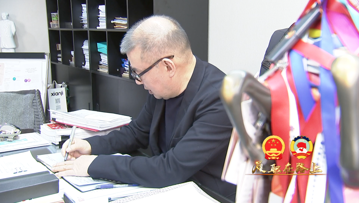 多次参加宪法修正案、民法典等重大立法审议，他坚持为民发声！
