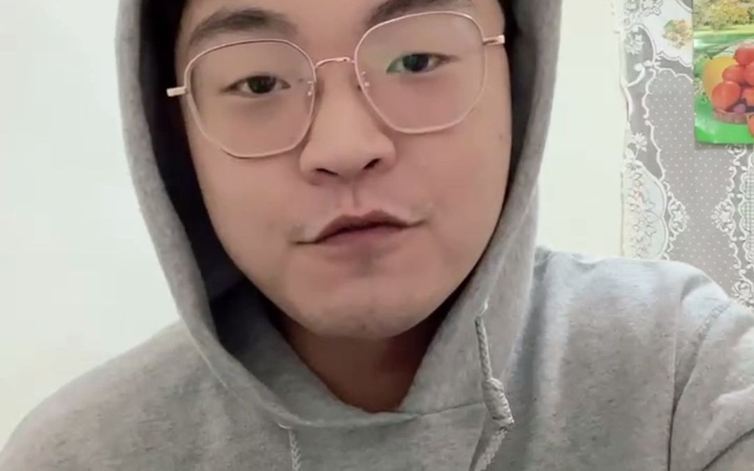 同是吃货的台湾好兄弟瑞腾,也用向陈纬拜年的方式表达：想念大陆独特美食！
