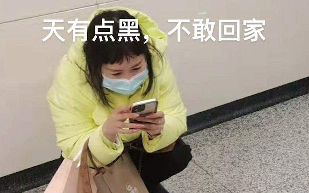 女子瞒着丈夫去金店 用一沓百元大钞买金饰 结果被吓得不敢回家