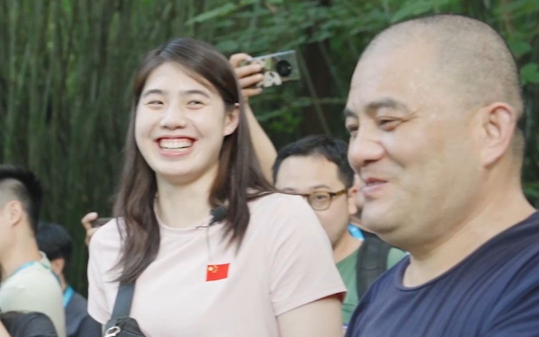 愿望成真！“蝶后”张雨霏和“顶流”花花同框啦