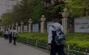 兰州市中小学已于7月8日全部停止线下教学活动，学生不再返校，目前均已进入暑假阶段。校外培训机构7月8日起全部停课，在兰高校全部放假并实行封闭管理