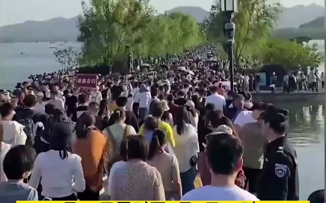 全国游客量排第一的景区是杭州西湖，京津冀地区天津两大景点最受欢迎