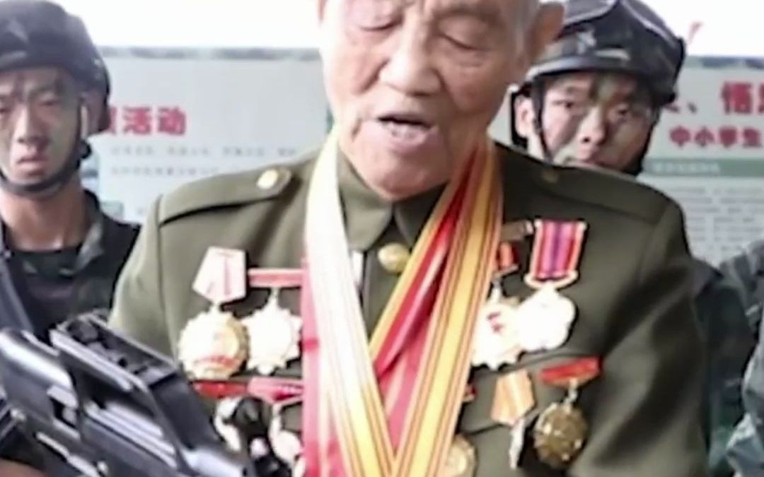 气质不减，威风如初！看抗美援朝老兵朱再保