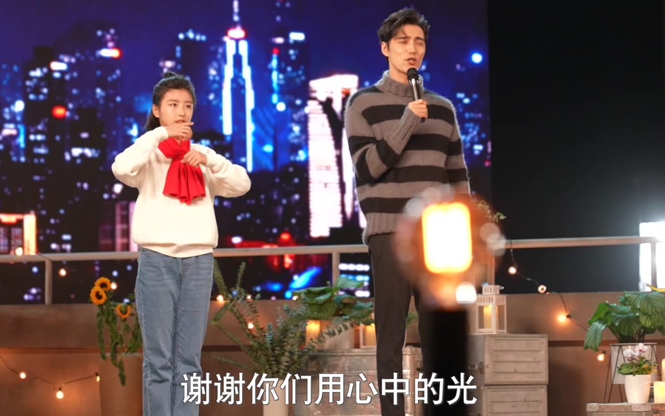 【2022福建春晚】2021年经历了那么多，谢谢你依然在认真生活…阿云嘎用一首歌对你说：这世界那么多人，幸好，遇到了你们！