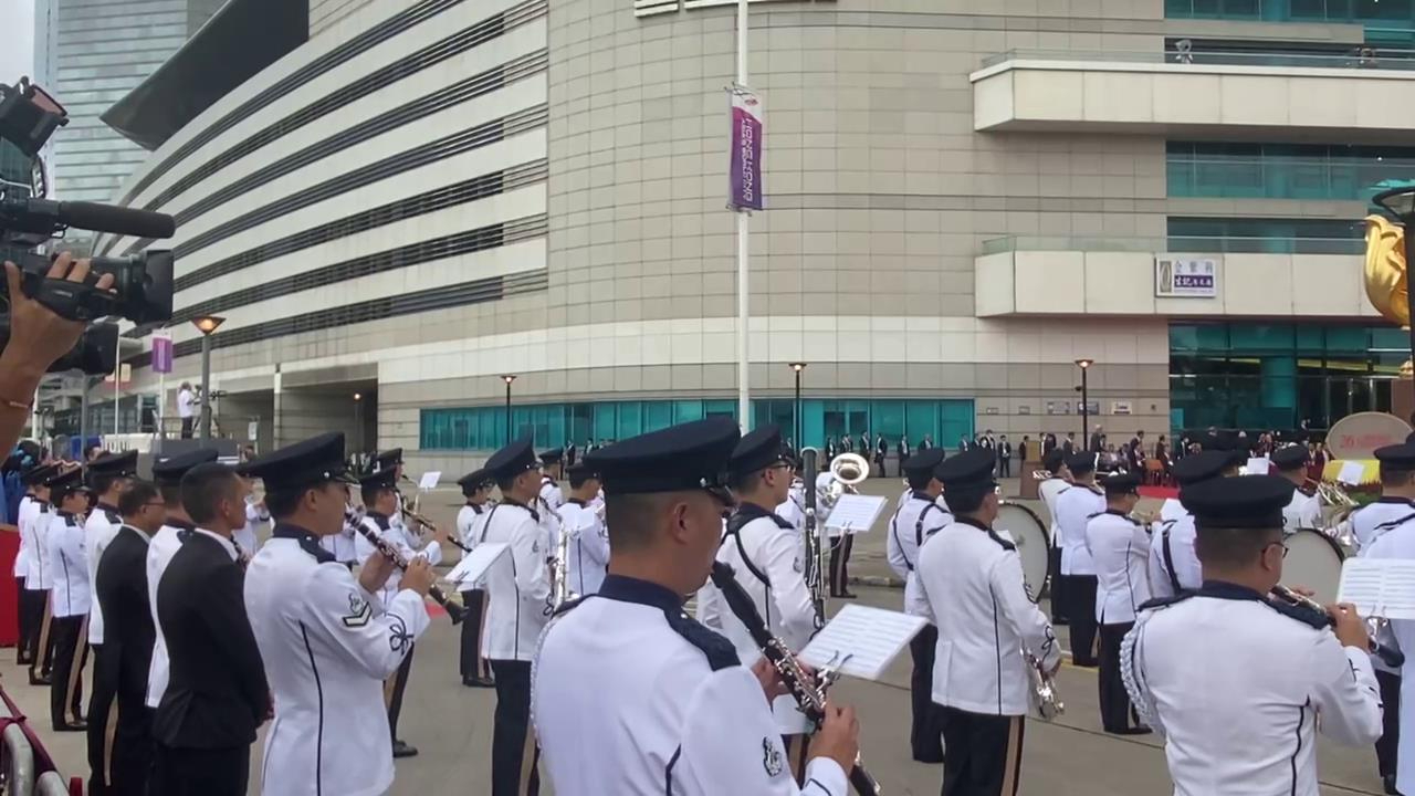 香港金紫荆广场升旗仪式正式开始前 乐队奏起这首歌