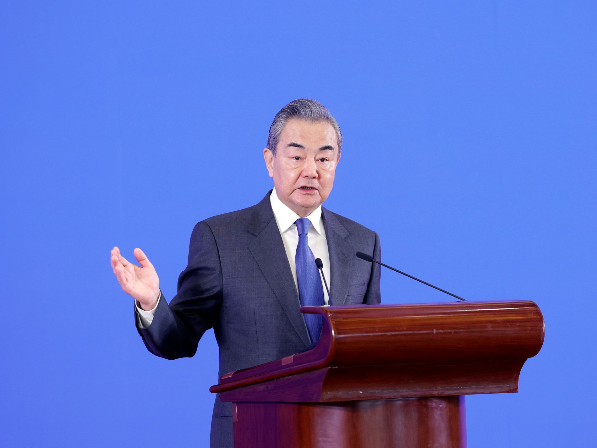 王毅：在正义与强权之间，我们坚定地选择正义（2/2）