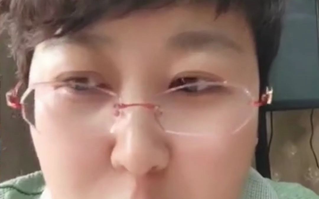 网友吐槽孩子学校发的劳动教育清单，“要求养蚕养蜂养鹌鹑”，念着念着把自己逗笑了。
