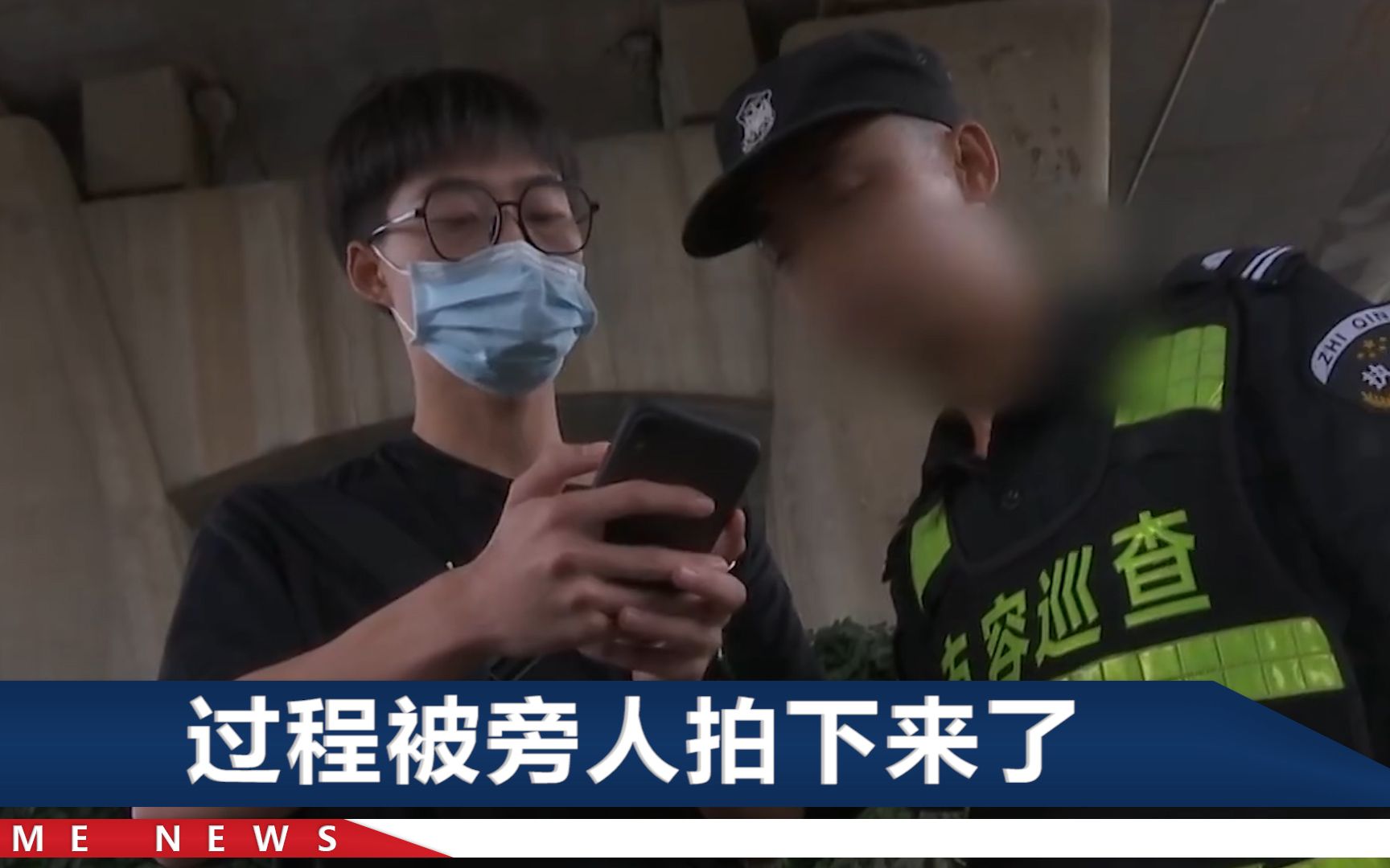 武汉一大学生占道卖货，疑遭市容巡查员索要香烟，官方回应了