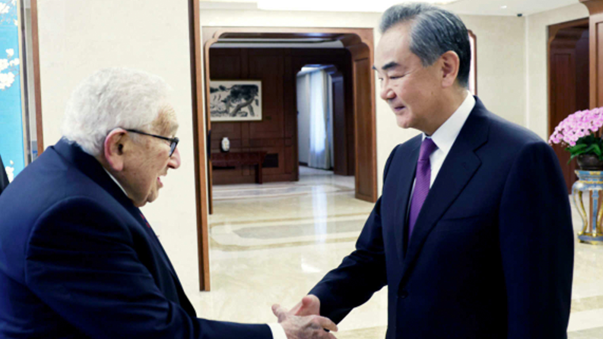 王毅会见美国前国务卿基辛格，聊了些啥？