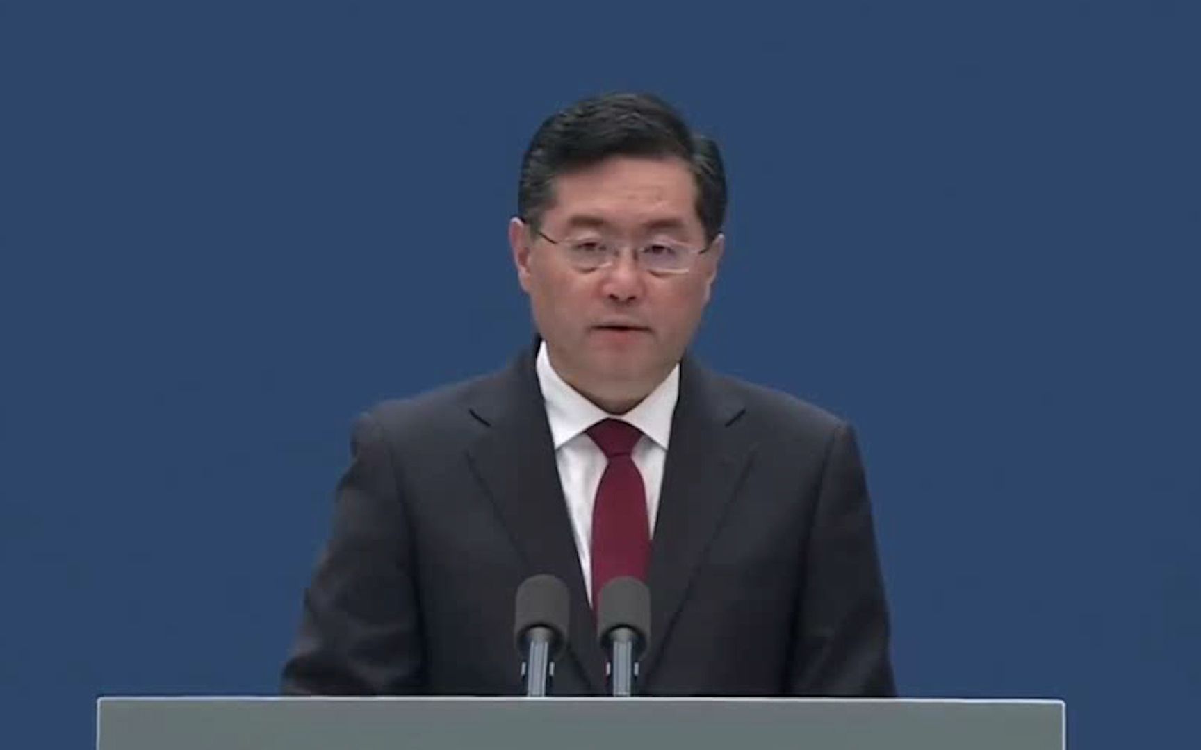 中国试图用武力单方面改变台海现状？秦刚回击这些奇谈怪论
