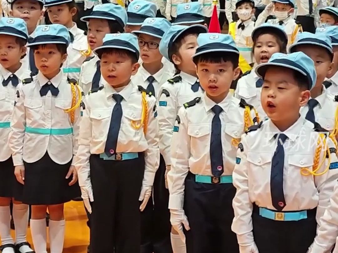幼儿升旗受检阅，香港抓“娃娃爱国”