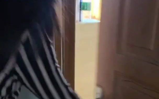 辣眼睛！臭味熏天！ #花季少女租房离开后满屋垃圾 ，房东：请6人做了2天卫生，拉了4车垃圾，人也联系不上了！