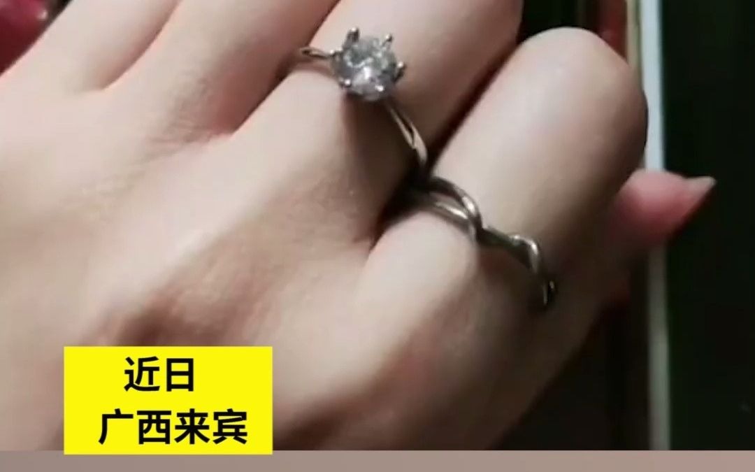 女子晒丈夫送的钻戒 感动的她 看到支付页面后沉默了… 网友调侃：还用优惠券就过分了~