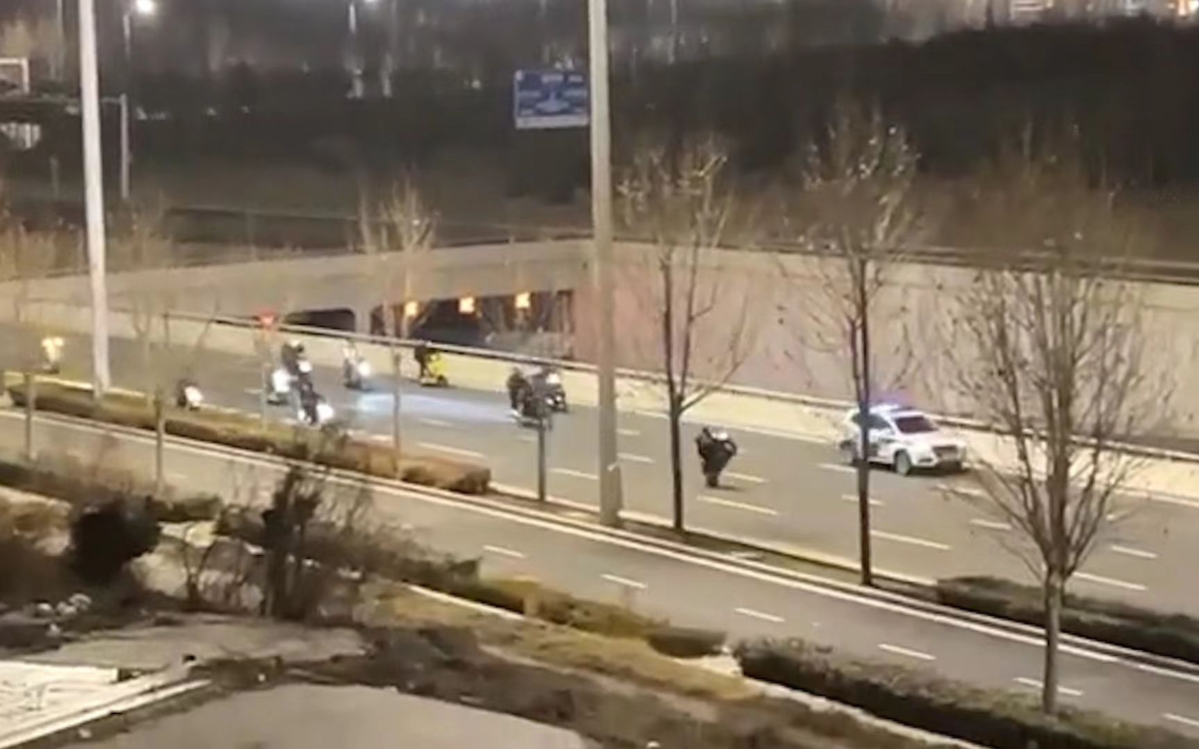 郑州“鬼火少年”深夜炸街挑衅交警 警方霸气回应：集中整治！