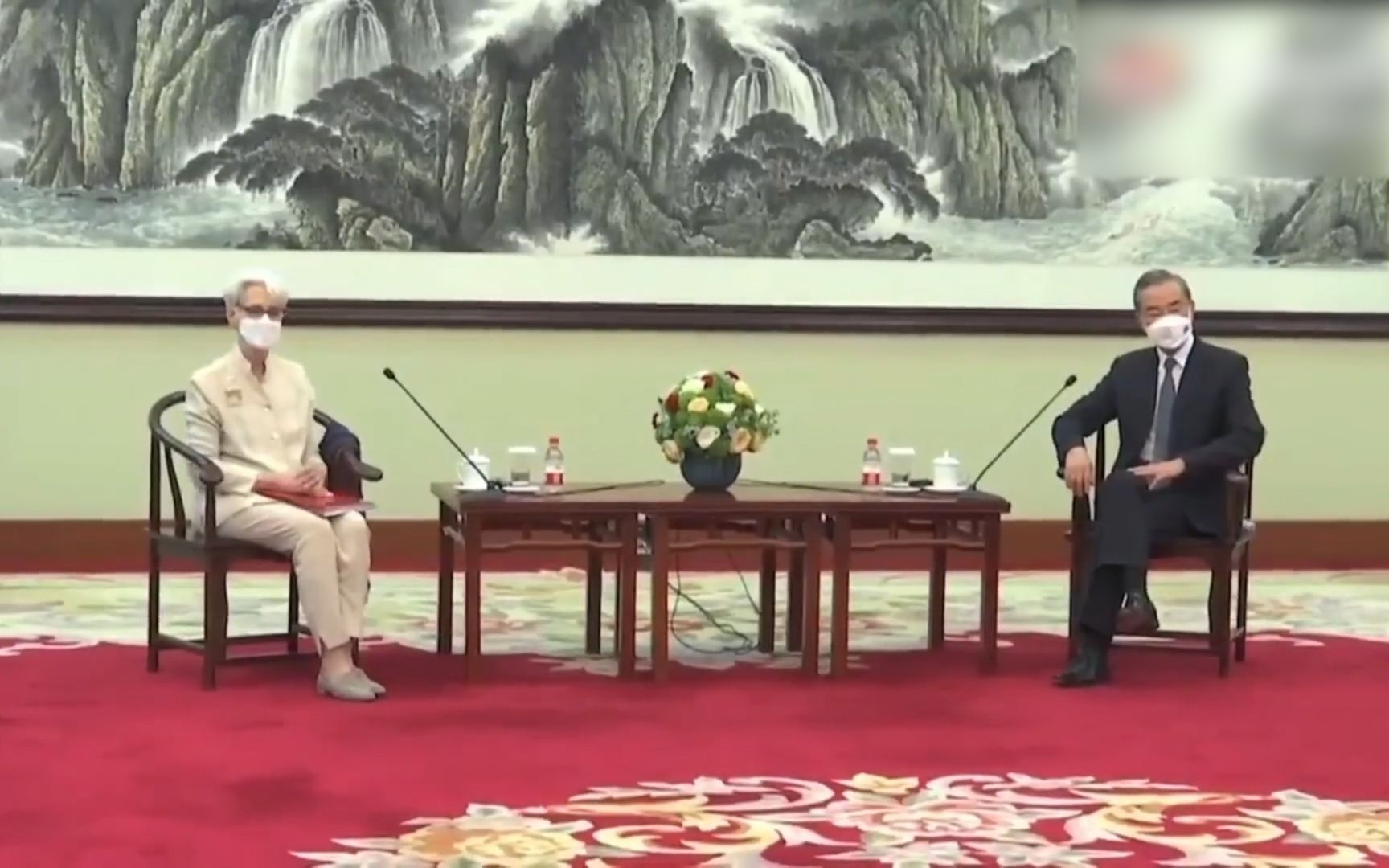 直击现场！王毅会见美副国务卿舍曼 就中美关系提出这3条底线