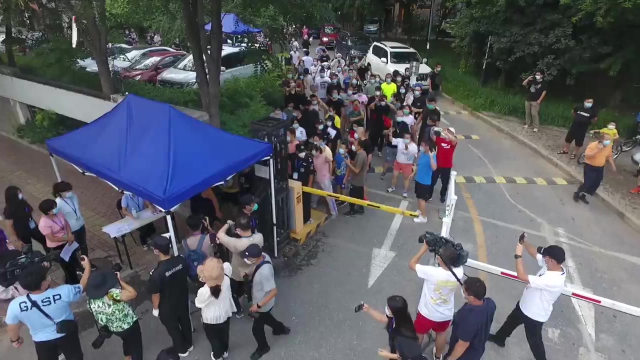居民高呼“胜利了”，全程回顾北京房山两小区解封时刻