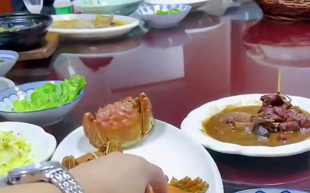 男子每次出门应酬 都会带好吃的东西回家给妻子 原因让网友酸了
