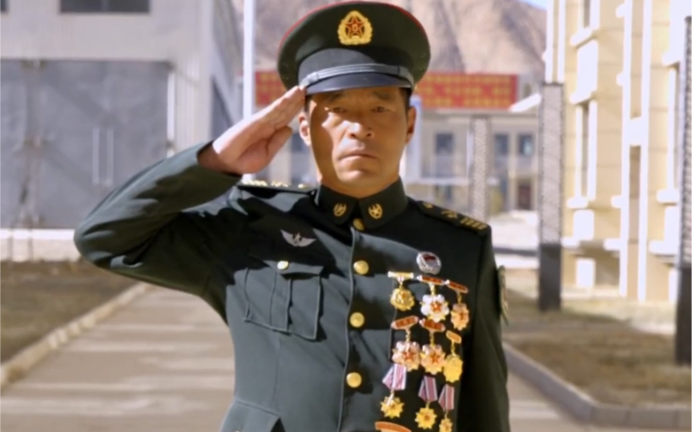 身上挂满军功章！感受一级军士长硬核换装秀！