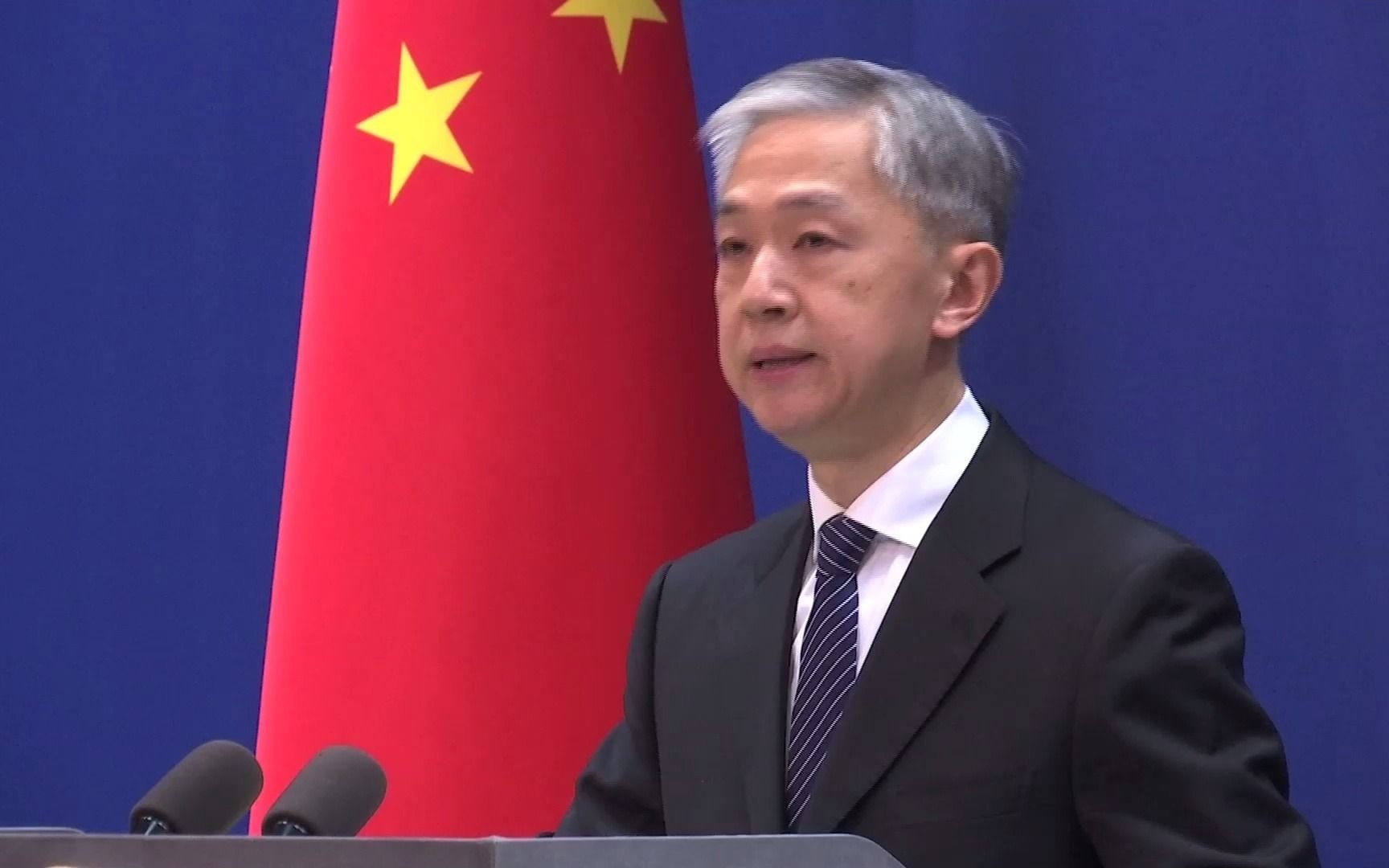 汪文斌铿锵有力批安倍晋三，转脸温柔问记者还有提问吗