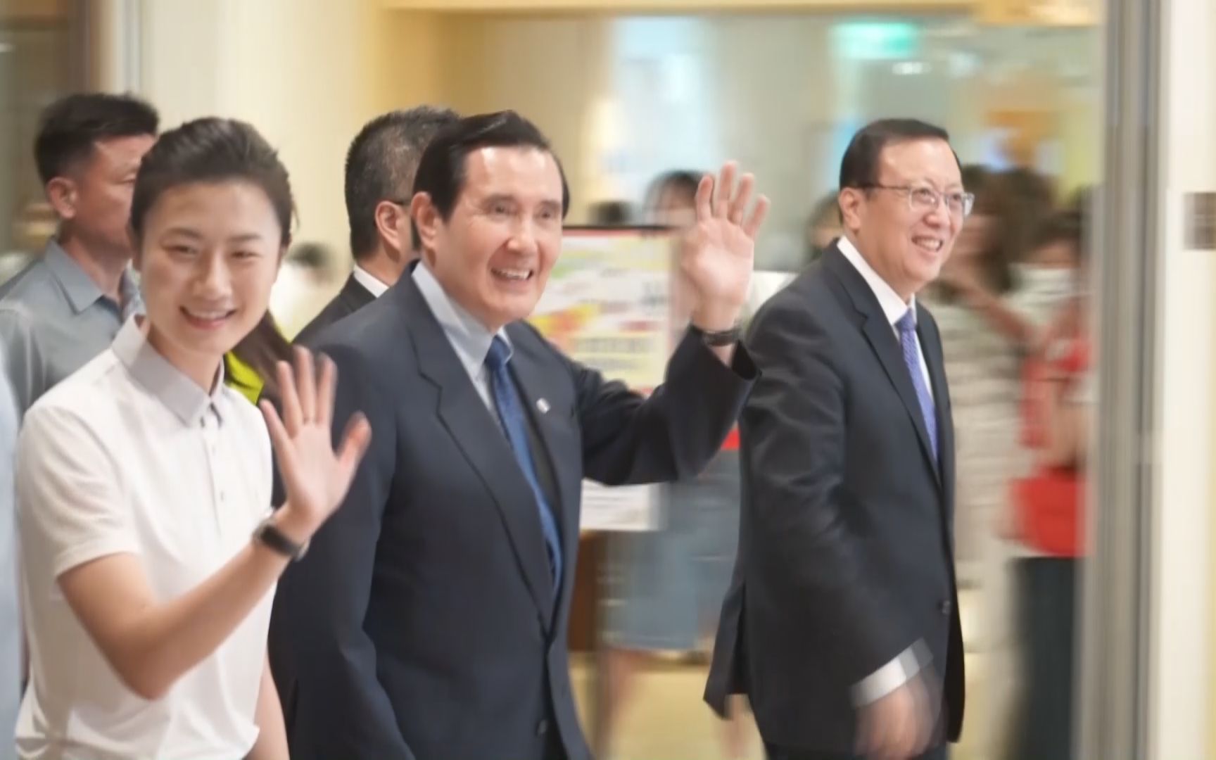 马英九陪大陆师生团访台北故宫 观赏中华珍宝