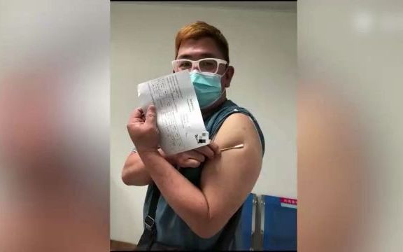 马来西亚小伙到中国医院打疫苗被告知免费 护士一句话让他直呼“荣幸”