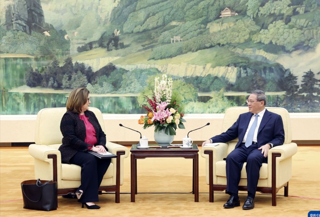 李强会见美国商会访华团